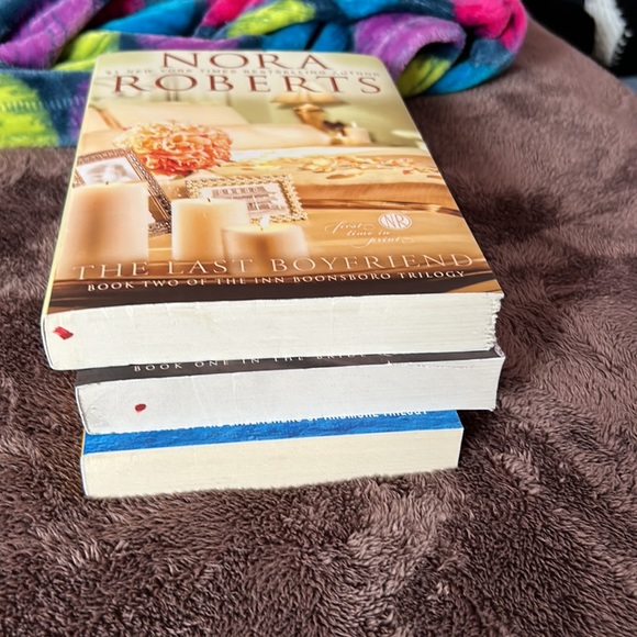 Nora Roberts books - Picture 4 of 4